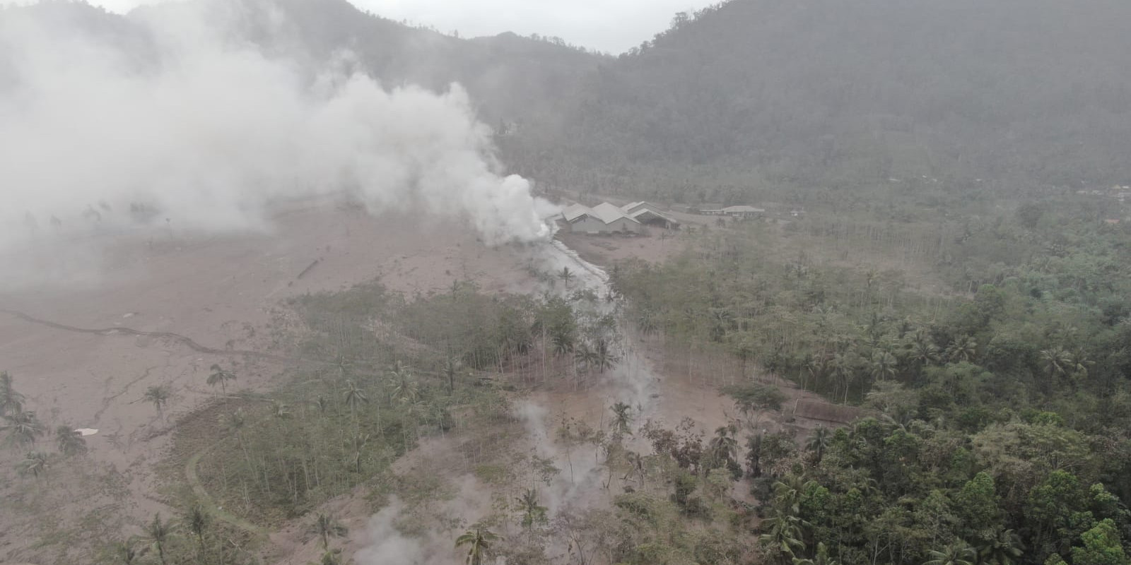 [Update] – Sebanyak 15 Warga Meninggal Dunia dan 27 Lainnya Hilang Akibat Erupsi Semeru